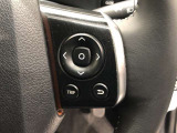 【ステアリングスイッチ】右です。ハンドルから手を離さず、運転に集中したまま手元でマルチインフォメーションディスプレイ内の表示切替などができます。