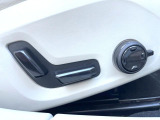 【パワーシート】スイッチ一つで簡単にシート位置の微調整が可能!電動だから力もいりません!自分に最適なシートポジションにセットして、快適なドライブをお楽しみください。