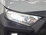 LEDヘッドライトには「オートマチックハイビームシステム」を搭載。夜間走行時にハイビームで走行可能と判断した場合、ロービームとハイビームを自動的に切り替え、前方視界確保をアシストします。