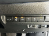 対向車がいないとき、見通しの悪い道路は暗くて怖いですよね。。。こちらのクルマはオートマチックハイビーム搭載です!対向車の有無で自動でハイ・ロウビームに切り替えます。