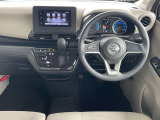 運転席周りの視界もよくハンドルも軽い取り回しなのですごく運転がしやすい車です。