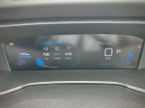 運転席前のメーター。様々なインフォメーションを表示する事が出来ます。