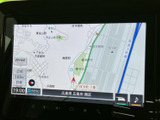 鮮明な地図表示で、目的地までスムーズに。周辺情報も確認でき、初めての道でも安心です。ドライブの計画も立てやすくなっています。