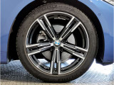 【BMWアロイホイル】軽量かつ強度に拘ったアロイホイル。走行性能ポテンシャルを引き出す設計。車の足元を引き締めてくれる大きなポイントはアロイホイルです。