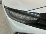 LEDヘッドライトは、点灯の瞬間から最大光量を発揮し、突然暗くなるトンネルなどでの安定感を高めます。