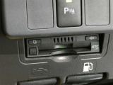 アンテナ分離型ETCです。ETC本体は目立つところに設置していないのでデザイン的にも安全性も高いです。