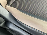 運転席シート座面の状態です。