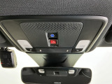 【SOSボタン】体調が悪くなったときや、事故に遭遇したとき、あおり運転にあっている時など、緊急時にボタンを押すと緊急サポートセンターにつながり、オペレーターが警察・救急への取次ぎを行います。