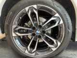 BMWならではの卓越した走りを支えるホイールと足回りです!日本車の走りに慣れている方にもぜひ体感して頂きたいほど、高いレベルでまとまっています!