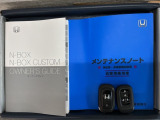 スマートキーは鍵をバッグに入れたままでもドアロックの開閉やエンジンのON・OFFができます。夜間や雨の日も鍵を探さなくて良いので便利です。