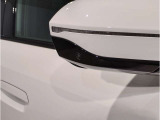 ドアミラーにはLEDウインカーが埋め込まれており、対向車からの視認性を高めております。