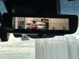 「デジタルインナーミラー」車両後方のカメラの映像をインナーミラー内のディスプレイに表示。カメラの映像なのでとても見やすくて安全です!もちろん通常のミラーモードにも切り替えれます!