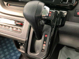 必ず使用するシフトレバー。確りと確認したいですね。