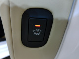 車内への侵入を感知するセキュリティアラームを装備。車内にペットや人を残したまま車を離れる時などは、一時的に解除できます。