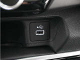 ◆USB入力端子◆USB接続、スマートフォンの充電等にも便利なUSBチャージャー。使いやすい場所に装備されています。