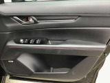 運転席のドアトリムとパワーウィンドウスイッチです。