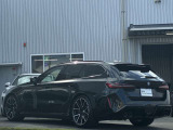 BMW Premium Selection保証では、ご購入後2年間に渡り走行距離無制限で、エンジン・ブレーキ・ミッション等のメイン部分に関しまして、万が一修理・整備が必要になりました際に部品・工賃無料にて対応いたします。