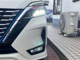 LEDヘッドライトで暗い夜道も明るく照らします。そのうえ省電力です。