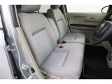 運転席・助手席まわりです。ゆったりと座って頂けるシートで快適です。