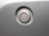 後方にはコーナーセンサーが付いております。音で危険を知らせてくれます。