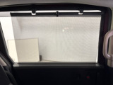 日差しのまぶしさをやわらげてくれます。