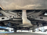 下廻りは錆が少なく状態がいいことが伺えます。防錆塗装施工済車両です!マフラー防錆塗装も承っております。お気軽にご相談ください。