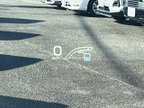 【ヘッドアップディスプレイ】現在の速度や走行情報をデジタル表示で運転席前方のガラスに投影!運転中、目線をずらさず必要な情報を確認できるのでとっても便利で安心!