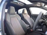 高級家具のような質の高いレザーを採用するのはAudiのクルマづくりの哲学のひとつです。体の大きなドイツ人が座っても頑丈な耐久性があります。シートヒーター付きですので冬でも大変心地良く運転をして頂けます