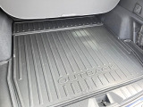 【パワーバックドア】スマートキーや運転席のボタンを押すだけでリアゲートが自動で開閉します!荷物を持っている時や、高い位置にあるバックドアを閉める際に便利な機能です♪