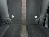 ◆ISOFIX◆シートベルトいらずでチャイルドシートと固定金具を連結するだけでガッチリ固定できます。