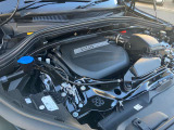 【BMWエンジン】革新的なガソリン・エンジン・テクノロジーによる高性能かつ高効率。レスポンスの良いパワーを発揮。常にスムーズな吸気を実現しアクセル開度にダイレクトに反応しドライビングを楽しく演出。