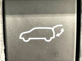 【パワーバックドア】スマートキーや運転席のボタンを押すだけでリアゲートが自動で開閉します!荷物を持っている時や、高い位置にあるバックドアを閉める際に便利な機能です♪