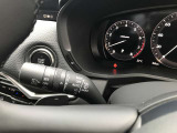 レインセンサーワイパーで雨の日も快適に運転できます。