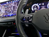 設定したスピードを上限に自動で加減速をし、一定の車間距離を保つ事で長距離運転の疲労を軽減する【ACC】が装備。