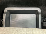 【助手席シートアンダーボックス】運転用の替え靴や、車内に常備したいこども用品、着替えた服などを収納できます★
