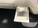 欲しいときにワンタッチで出せるドリンクホルダー★普段はすっきり収納できます★