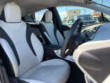 軽自動車の後部座席も足元スペース広々としていてシートの座り心地も良く快適にくつろげます♪