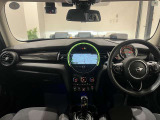 お車はご予約状況などにより、ご案内出来ない場合がございます。ご来店頂ける際は、事前にご連絡くださいますよう、お願い申し上げます。