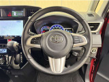 ステアリングスイッチ搭載!手を離さずに手元のスイッチで操作が可能。運転中、視線をそらさなくても操作ができて安全です!