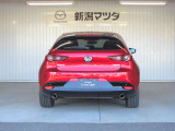特別塗装色の名にふさわしく、品のある色で、どの車種でもお選びいただくお客様が多い色です。