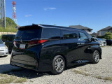 車線変更時の危険をお知らせする「ブラインドスポットモニター」を搭載。