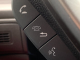 「運転中、電話がきちゃった・・・」そんなときは、こちらのボタンを使いこなせば、楽々と電話ができます!焦って路肩に止める事や、ながら運転を避けることも出来るので安全運転にも繋がります!