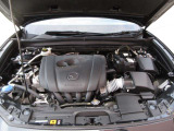 24Vマイルドハイブリッドで爽快な走りを実現する「e-SKYACTIV-G 2.0」。高効率エンジンと電動化技術の組み合わせにより、燃費性能とアイドリングストップ機能をさらに向上させました。