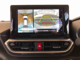 パノラマモニターでクルマを上から見たような映像をナビ画面に表示しバック時の駐車をサポート♪