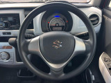 インテリアに合わせたデザインのステアリングは、運転される方のことも考え、運転しやすい形状、大きさです。是非一度、実際に触ってお確かめください。