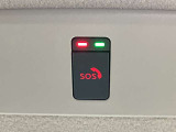 【SOSコール】事故や急病の時にボタンひとつで専門のオペレーターに接続。エアバックが開く事故の時は自動でオペレータに接続してくれます!