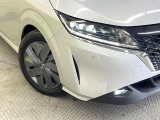 【LEDヘッドライト】悪天候や夜間走行時も良好な視界を確保し安心して運転できる高輝度LEDヘッドライトを装備!点灯速度が早く、消費電力も抑えられています。