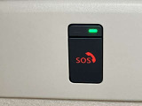 【SOSコール】事故や急病の時にボタンひとつで専門のオペレーターに接続。エアバックが開く事故の時は自動でオペレータに接続してくれます!