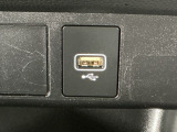 【USBポート】USBポートも装備されています♪スマートフォンのオーディオに連携も可能です。今や欠かせない装備の一つです!