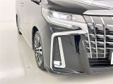 フォグランプ装着車です。暗い夜道の車両前方を明るく照らします